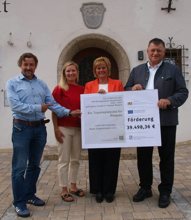 Auf dem Weg zum Traumspielplatz - Zuwendungsbescheid für Riegsee