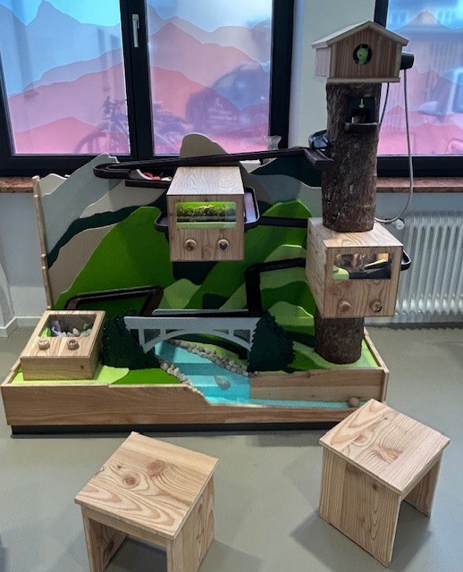 Mit Murmelbahn und Handmikroskop durch die Landschaft