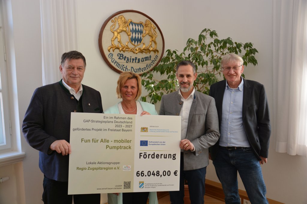 Übergabe Förderbescheid Markt Mittenwald